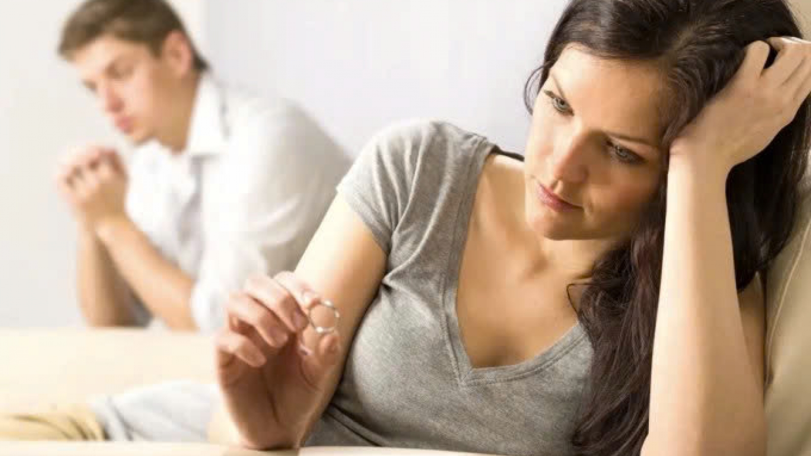 Vì sao người phụ nữ trung niên ngoại tình nhưng không chủ động bỏ chồng?